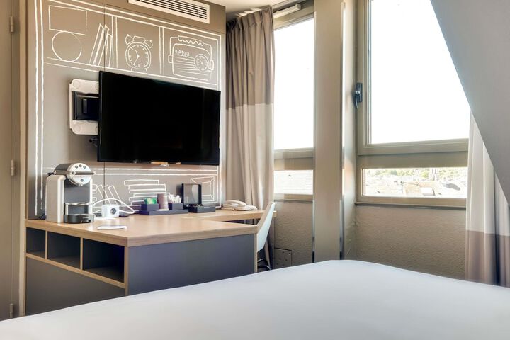 Room 32 of 74