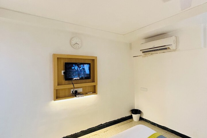 Room 17 of 40
