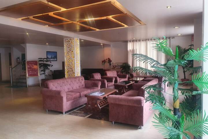 Ballroom/Hall 13 of 21