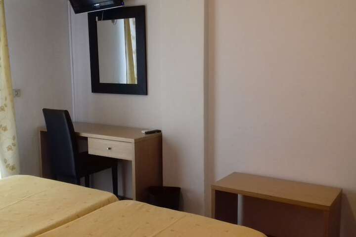 Room 2 of 44
