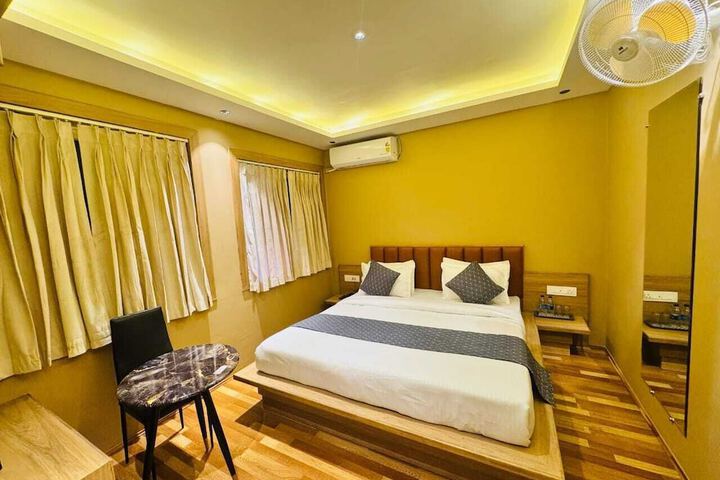 Room 2 of 8
