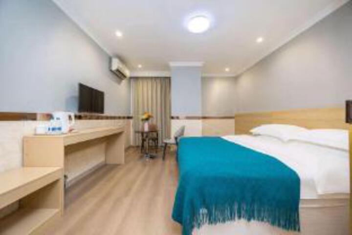 Room 4 of 6