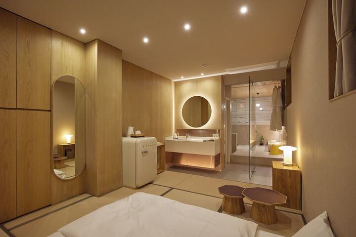 Room 3 of 85