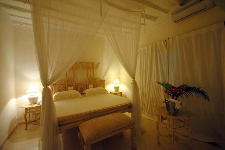 Room 6 of 30
