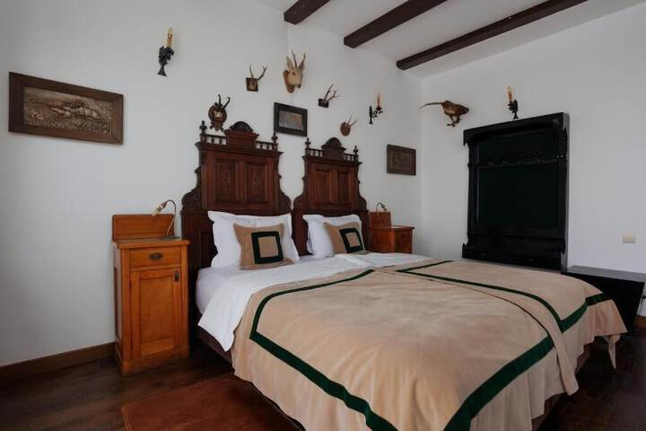 Room 10 of 42