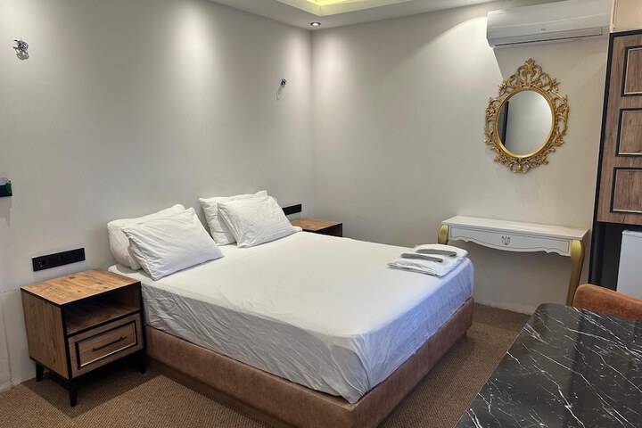 Room 5 of 22