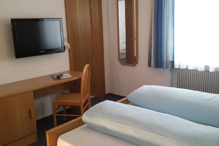 Room 18 of 83