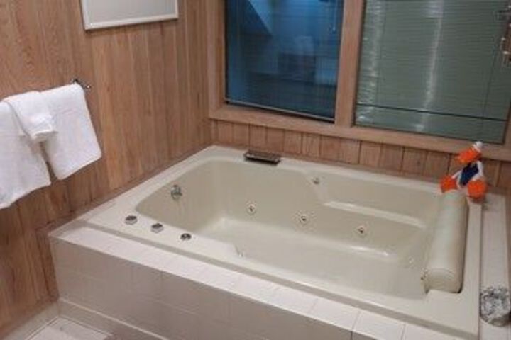 Hot Tub 35 of 49