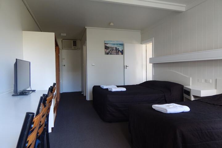 Room 10 of 38