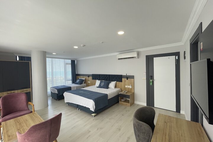 Room 32 of 90