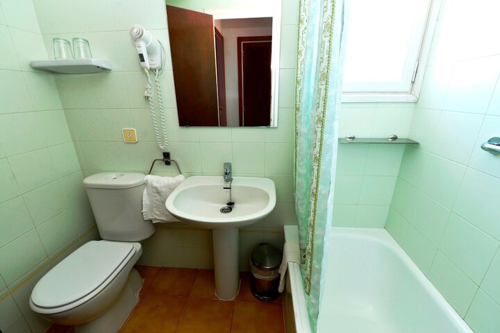 Room 12 of 37