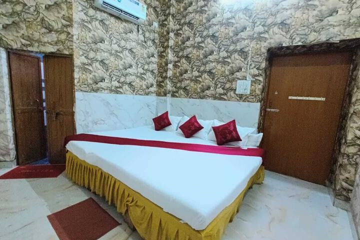 Room 14 of 26