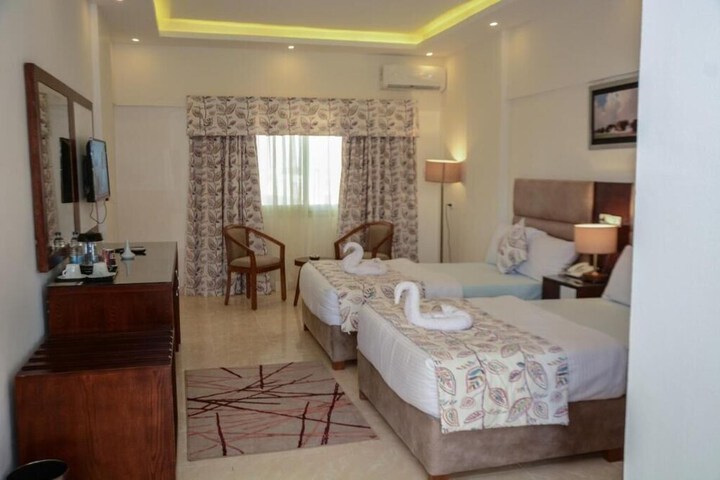 Room 7 of 33