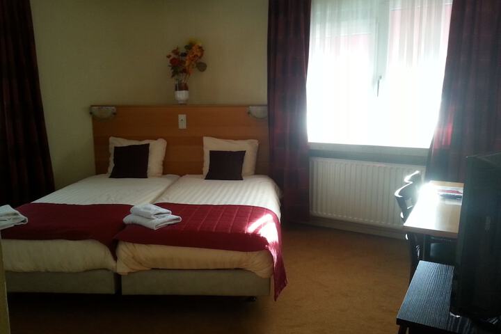 Room 3 of 38