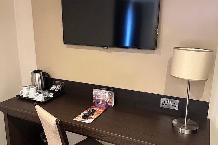 Room 9 of 16