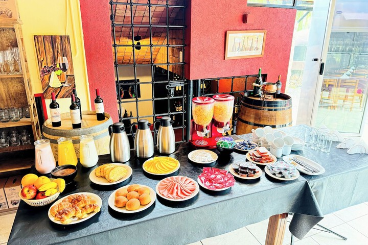Breakfast/Coffee Service 50 of 77