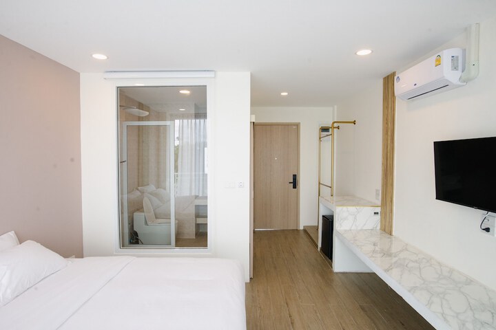 Room 8 of 27