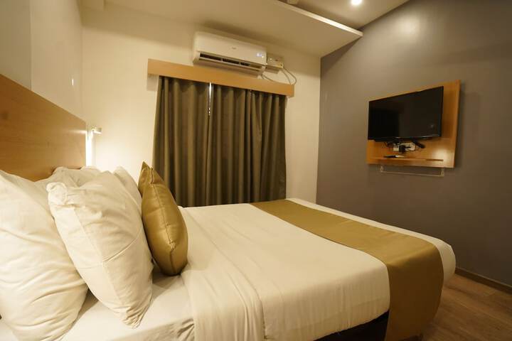 Room 12 of 37