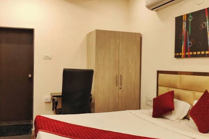 Room 3 of 33