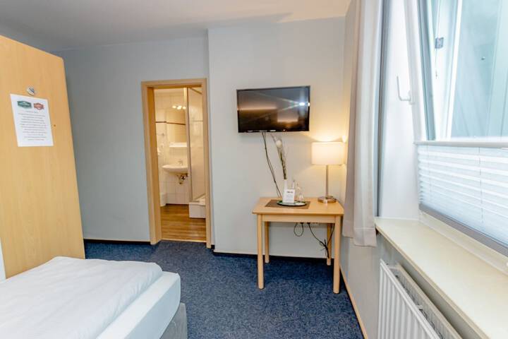 Room 13 of 66