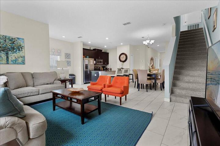 5 Bedrooms 4 Bathrooms Storey Lake 3149 PP