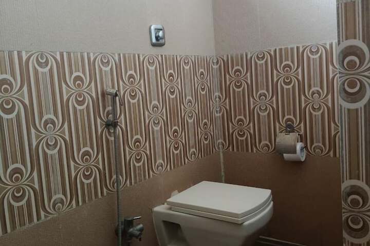 Room 24 of 37