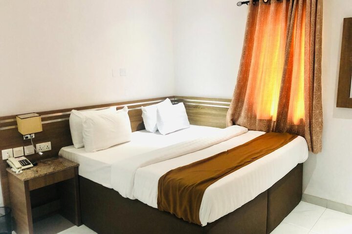 Room 7 of 11