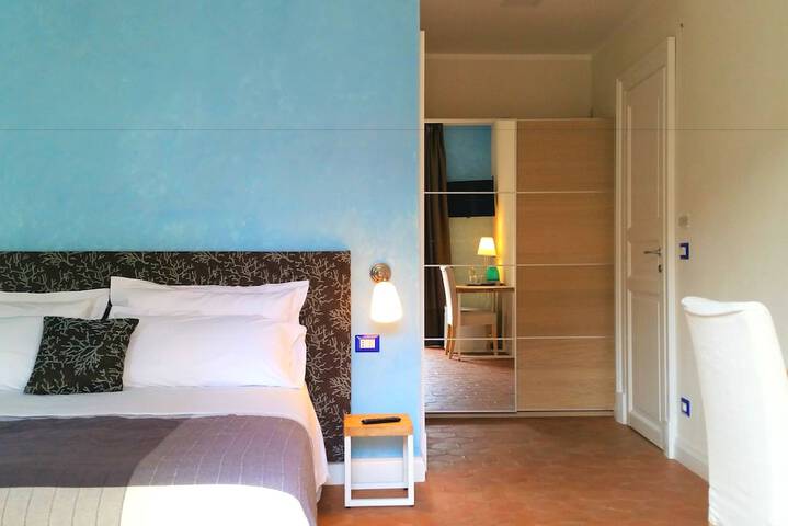 Room 33 of 66