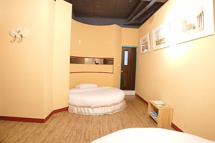 Room 53 of 93