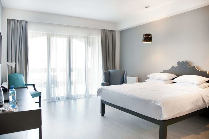 Room 14 of 36