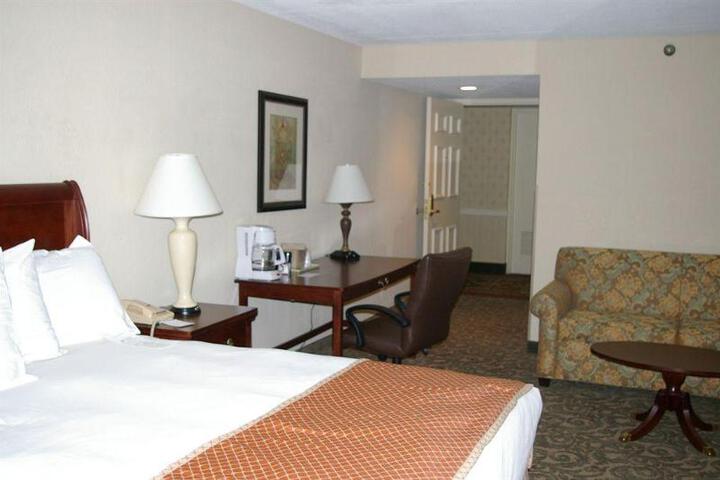 1 King Bed (2 of 2)