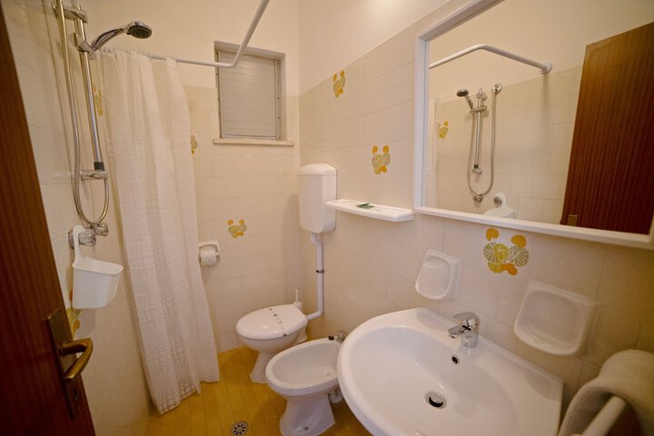 Room 42 of 71