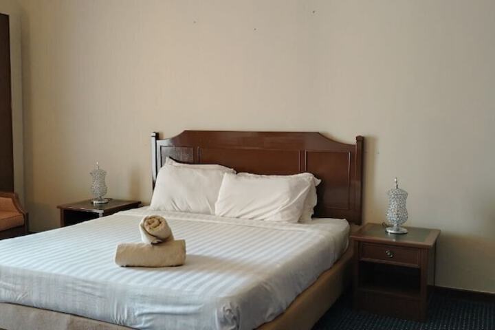 Room 182 of 650