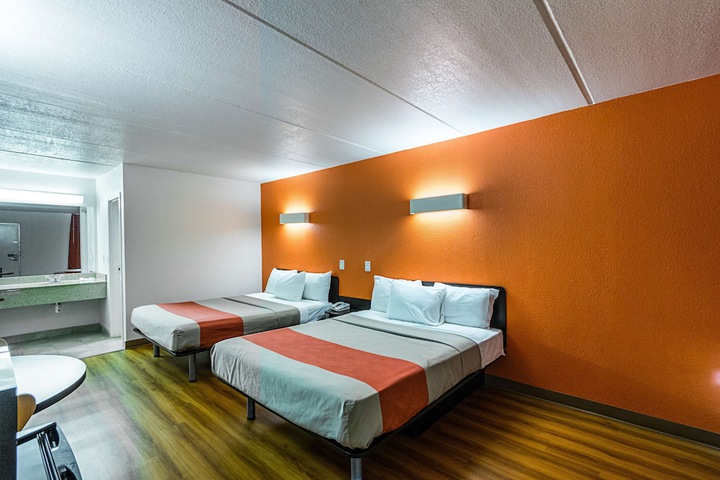 Room 8 of 30