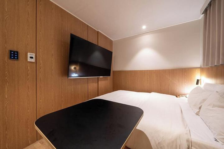 Room 4 of 31