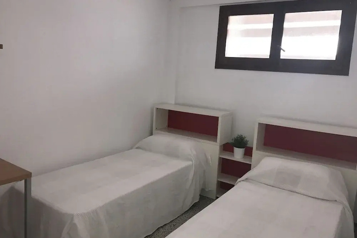Room 5 of 16