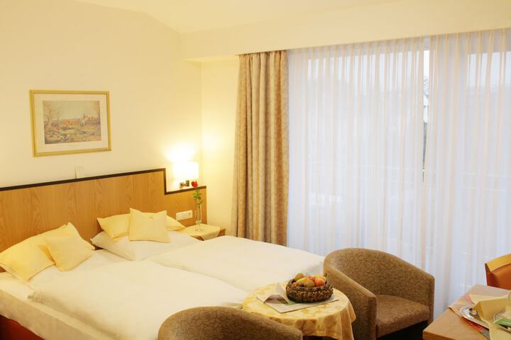 Room 3 of 38