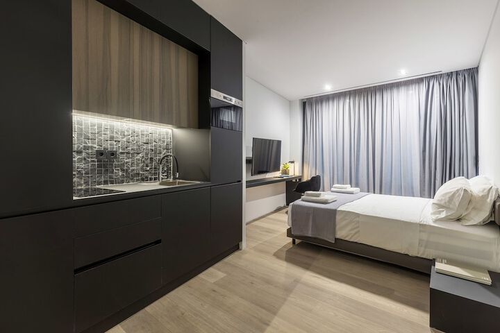 Room 6 of 182