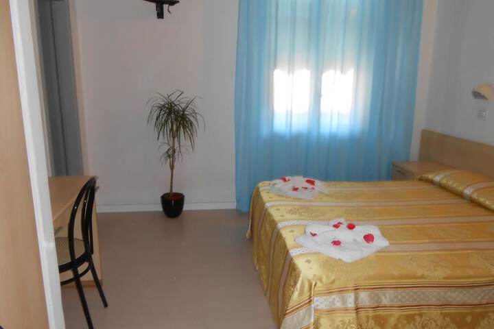 Room 4 of 42