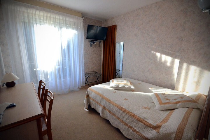 Room 5 of 7