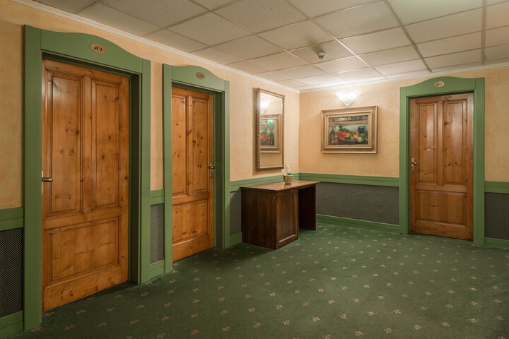 Ballroom/Hall 45 of 48