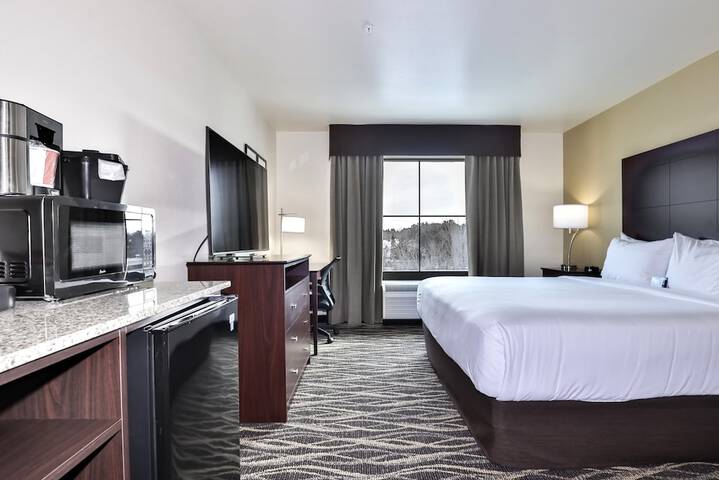 Studio Accessible King Size Bed (7 of 25)