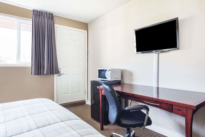 Room 3 of 20