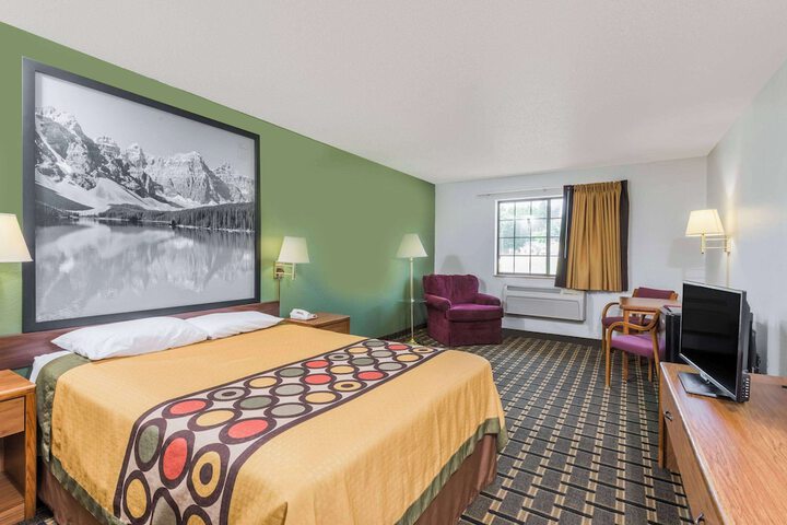 1 Queen Bed (9 of 9)