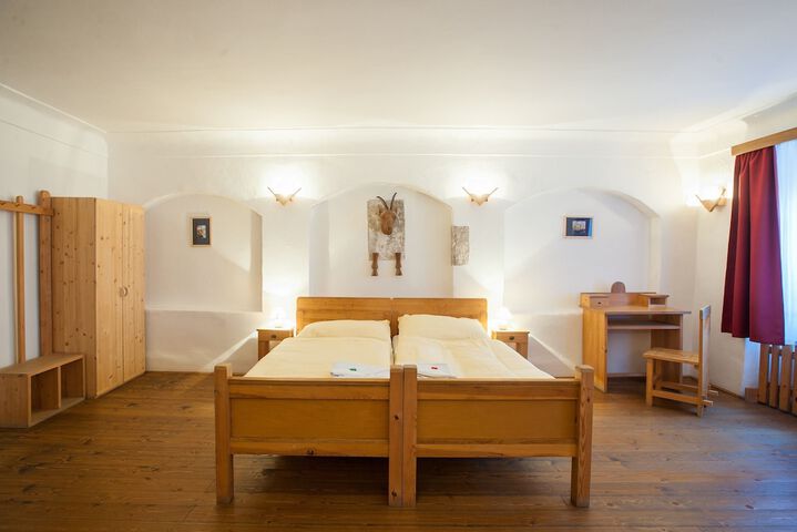 Room 6 of 94