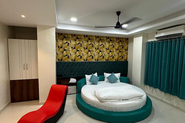 Room 9 of 29