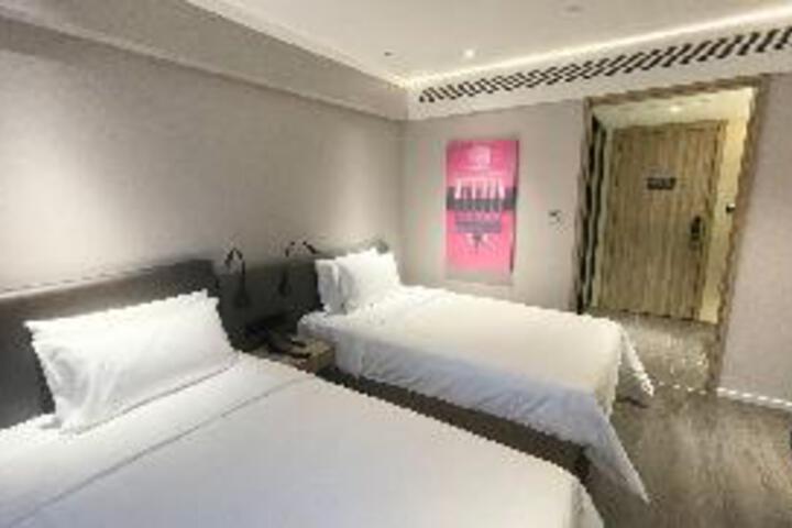 Room 6 of 53