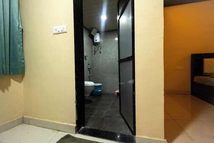 Room 33 of 49