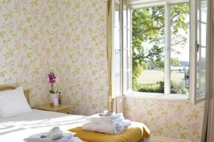 Room 12 of 27