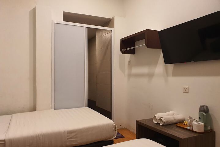 Room 22 of 35
